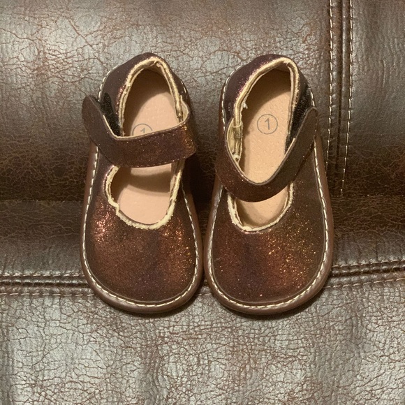 Brown glitter sparkling infant shoes - Picture 2 of 4